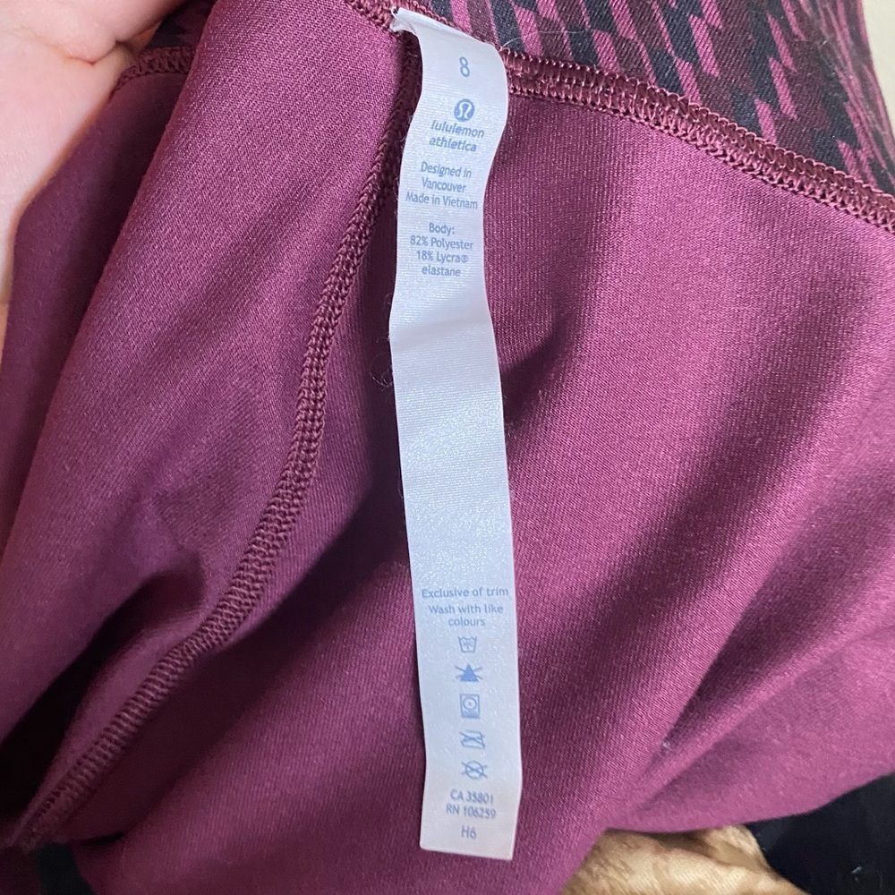 Lululemon maroon geometric print wonder under leggings crop red black US6 - Picture 13 of 13